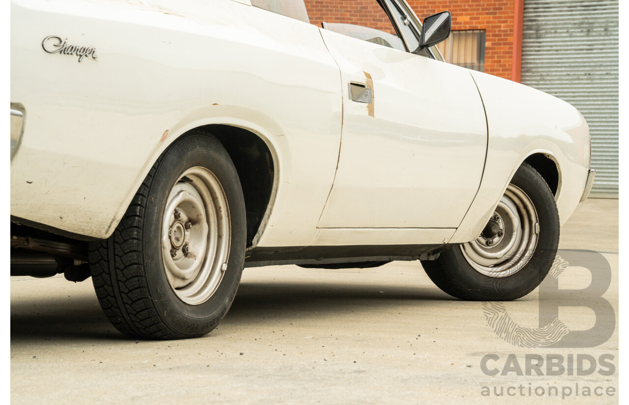 01/1972 Chrysler Valiant Charger VH 2d Coupe Alpine White 245ci 4.0L