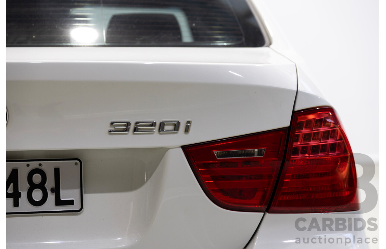 01/2011 BMW 320i Lifestyle E90 MY11 4d Sedan Alpine White 2.0L