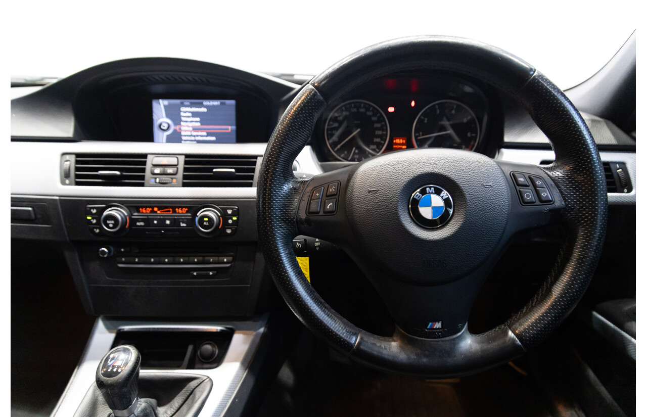 01/2011 BMW 320i Lifestyle E90 MY11 4d Sedan Alpine White 2.0L