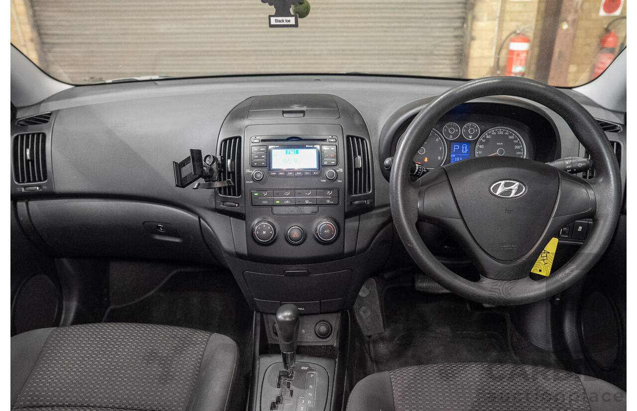 11/2011 Hyundai i30 CW SX 2.0 FD MY11 4d Wagon White 2.0L