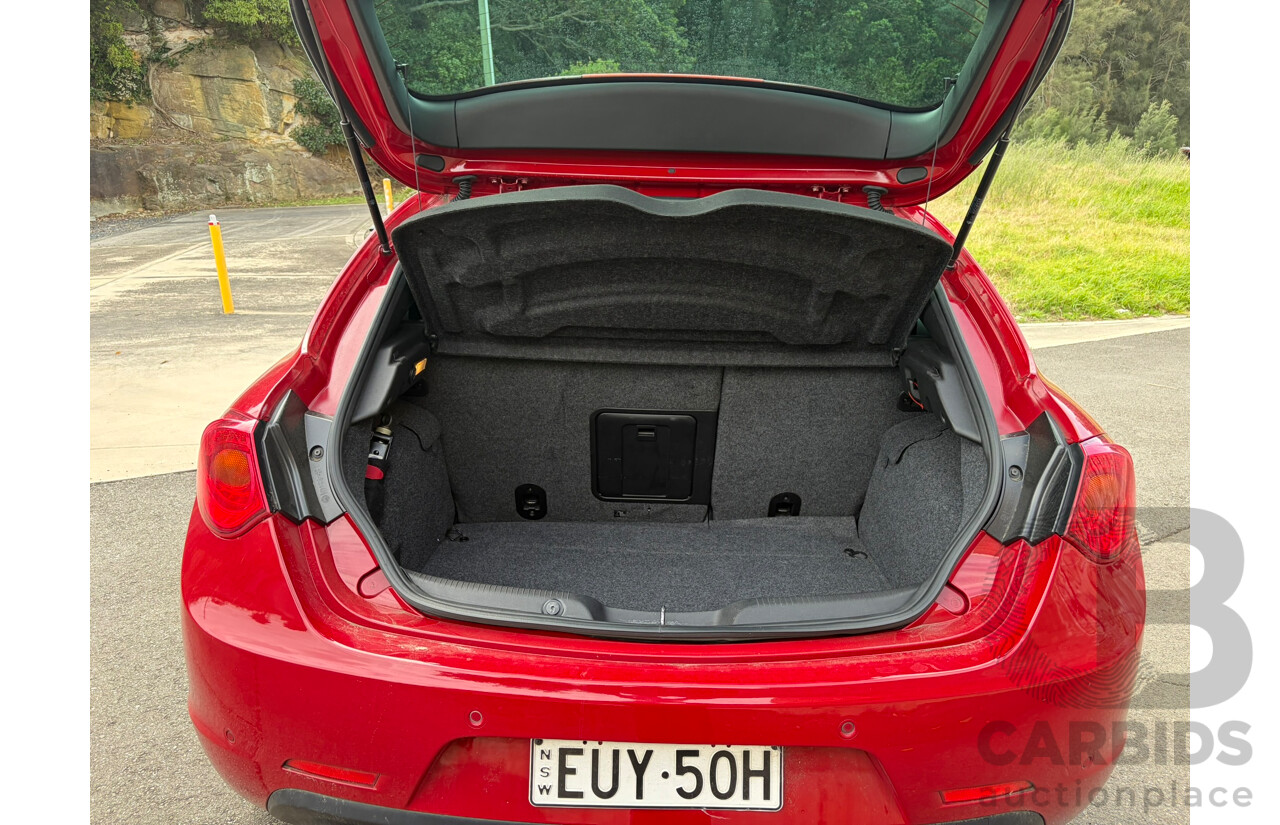 02/2013 Alfa Romeo Giulietta QUAD VERDE FWD  5D Hatchback Red 1.7L