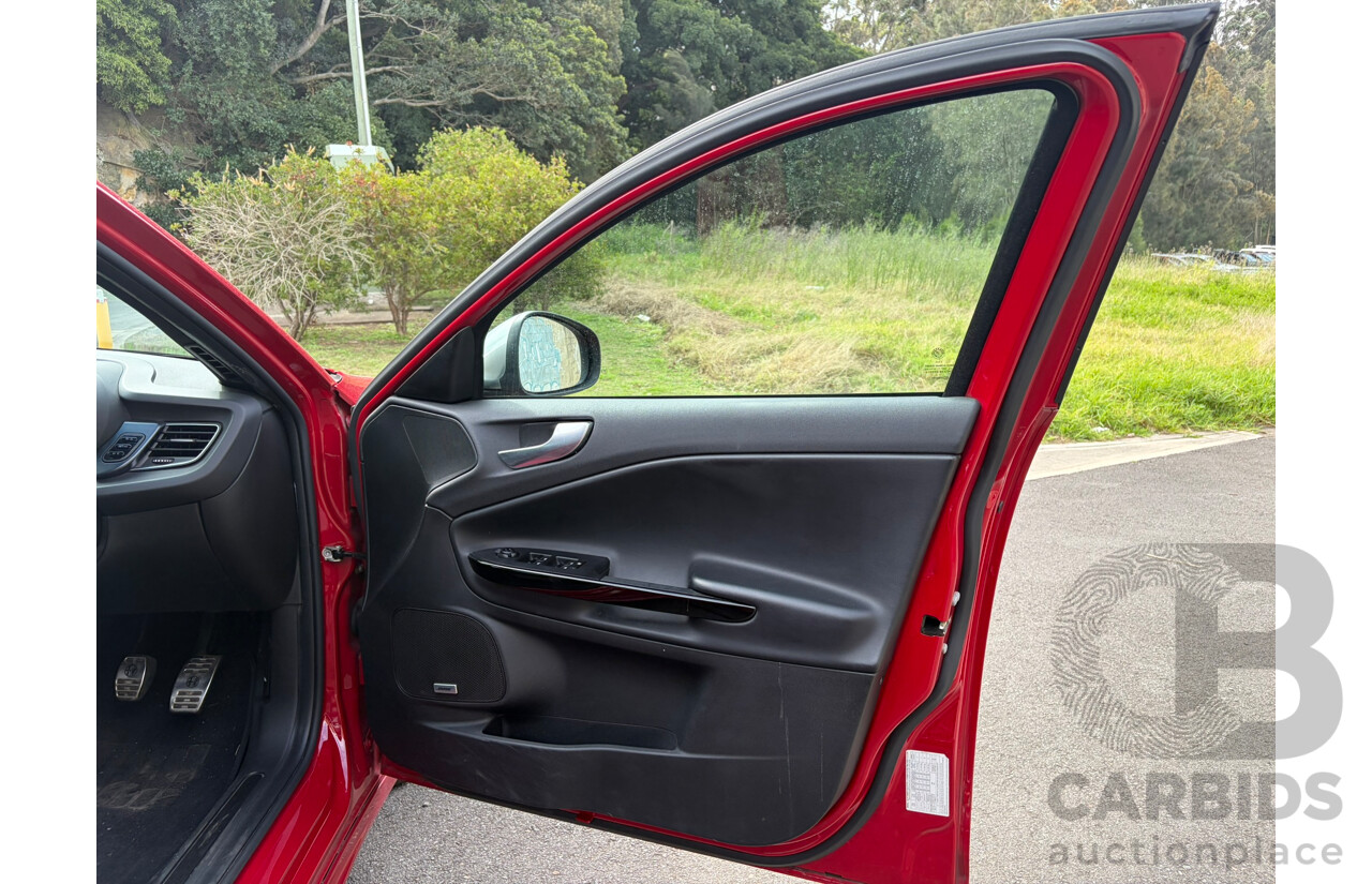 02/2013 Alfa Romeo Giulietta QUAD VERDE FWD  5D Hatchback Red 1.7L
