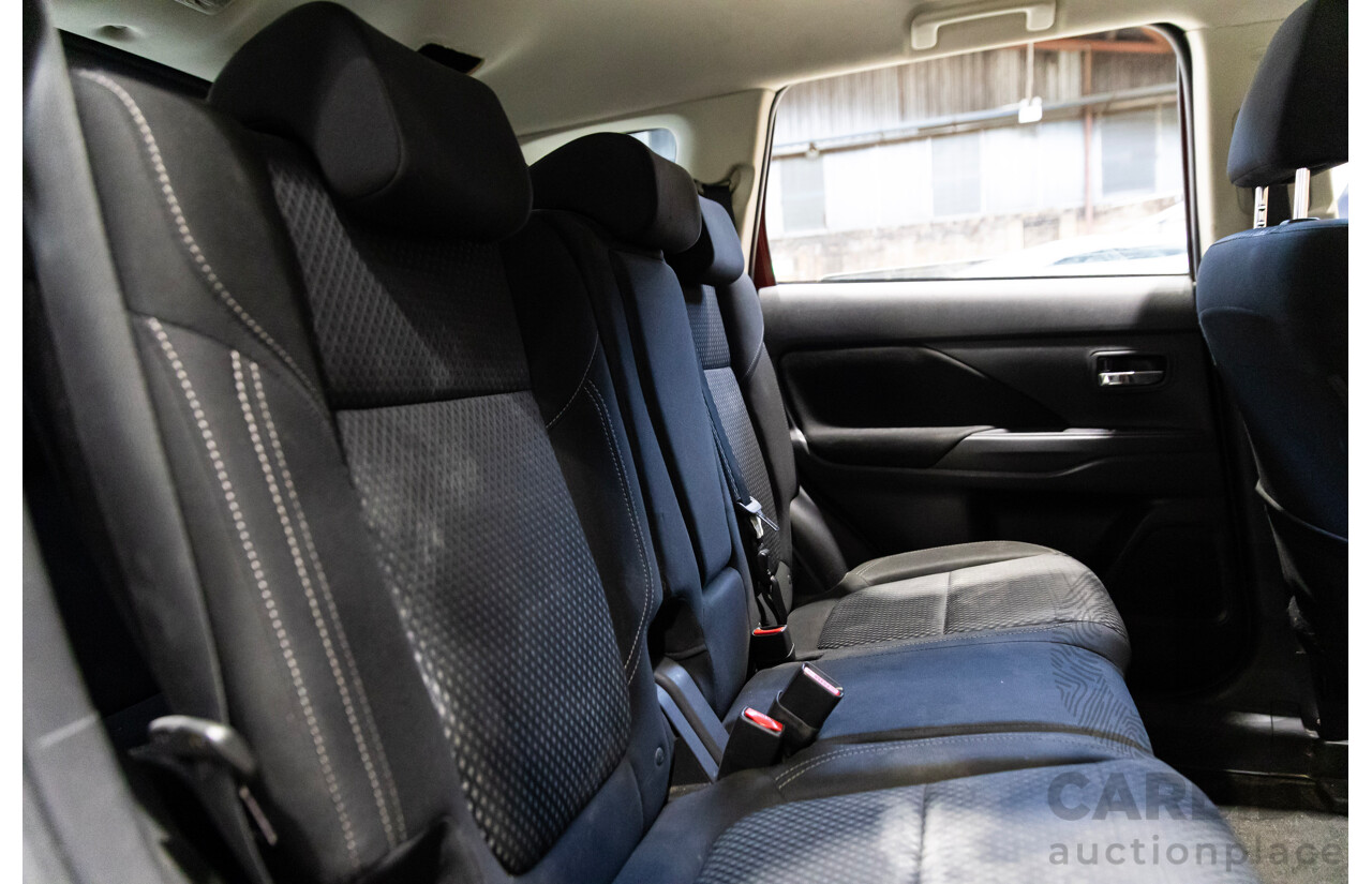 09/2020 Mitsubishi Outlander ES 7-seater ZL MY21 4D Wagon Red 2.4L