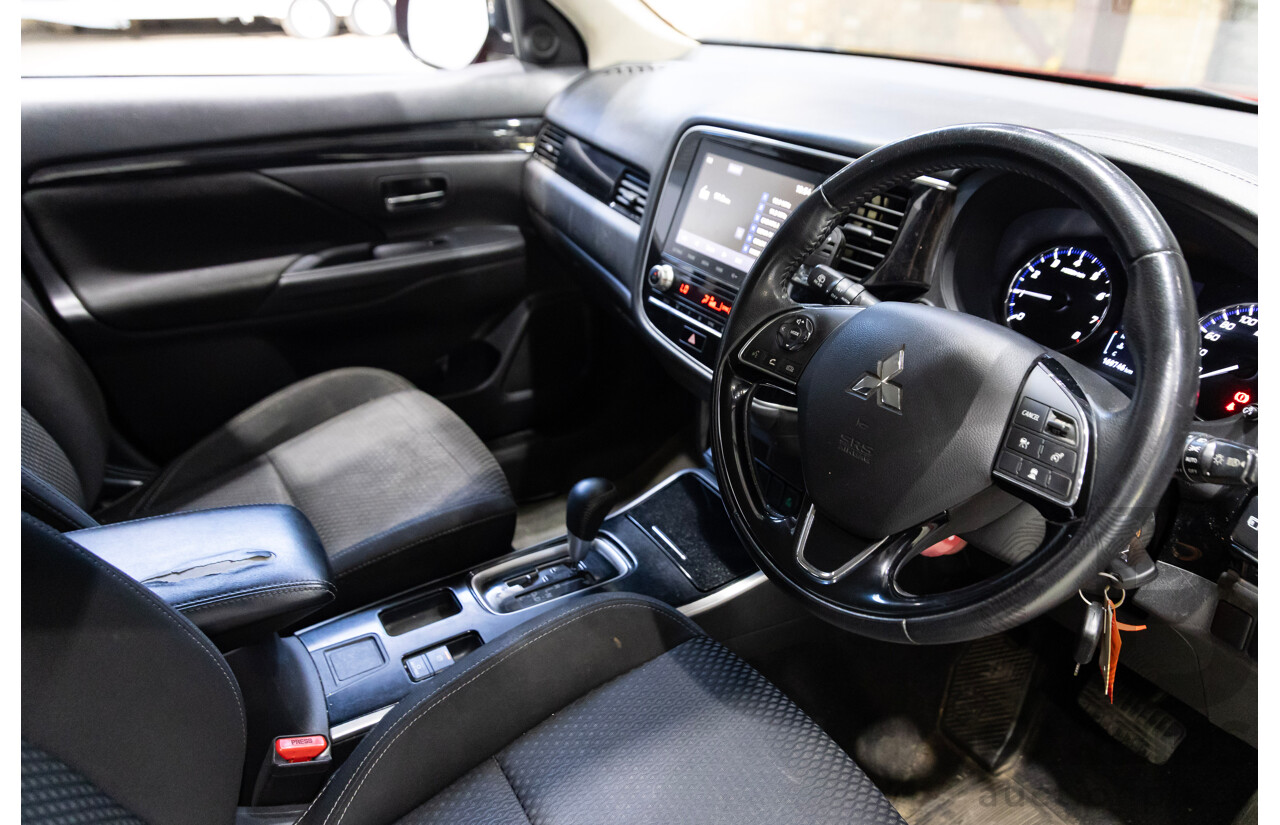 09/2020 Mitsubishi Outlander ES 7-seater ZL MY21 4D Wagon Red 2.4L
