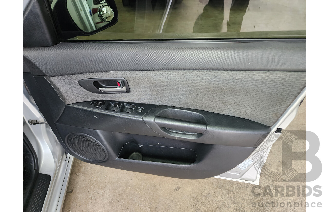 11/2004 Mazda Mazda3 MAXX Sport BK 4d Sedan Silver 2.0L