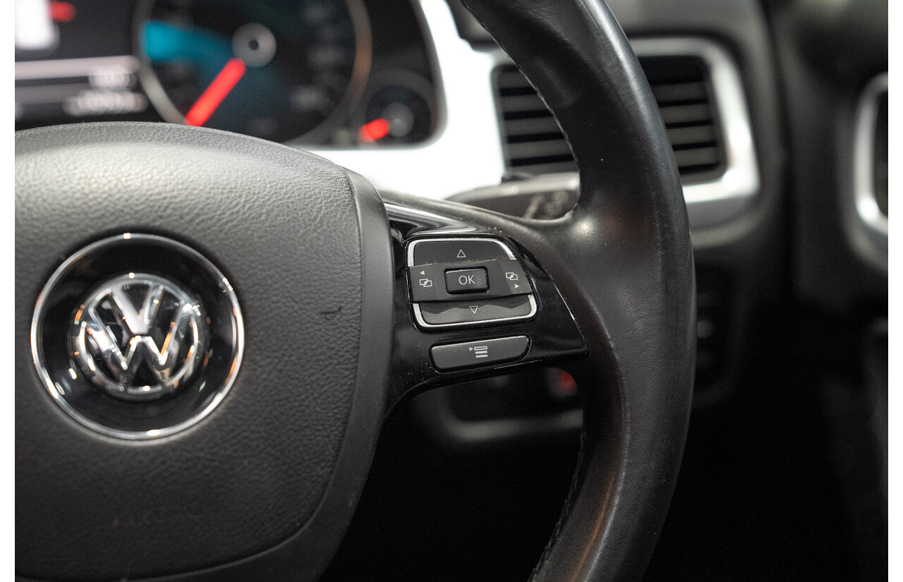 07/2012 Volkswagen Touareg V6 TDI (AWD) 7P MY12 4d Wagon Titanium Black 3.0L