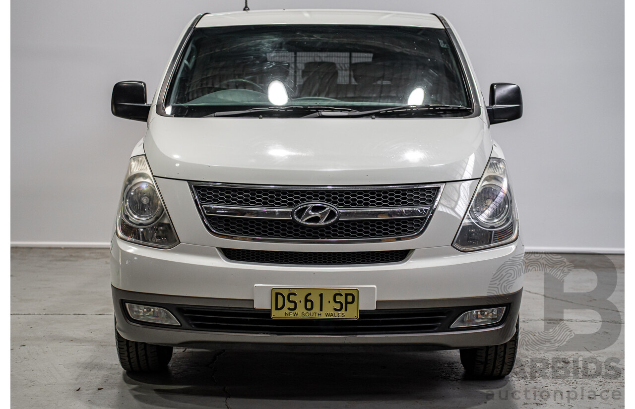 09/2011 Hyundai Imax TQ 4d Wagon White 2.4L