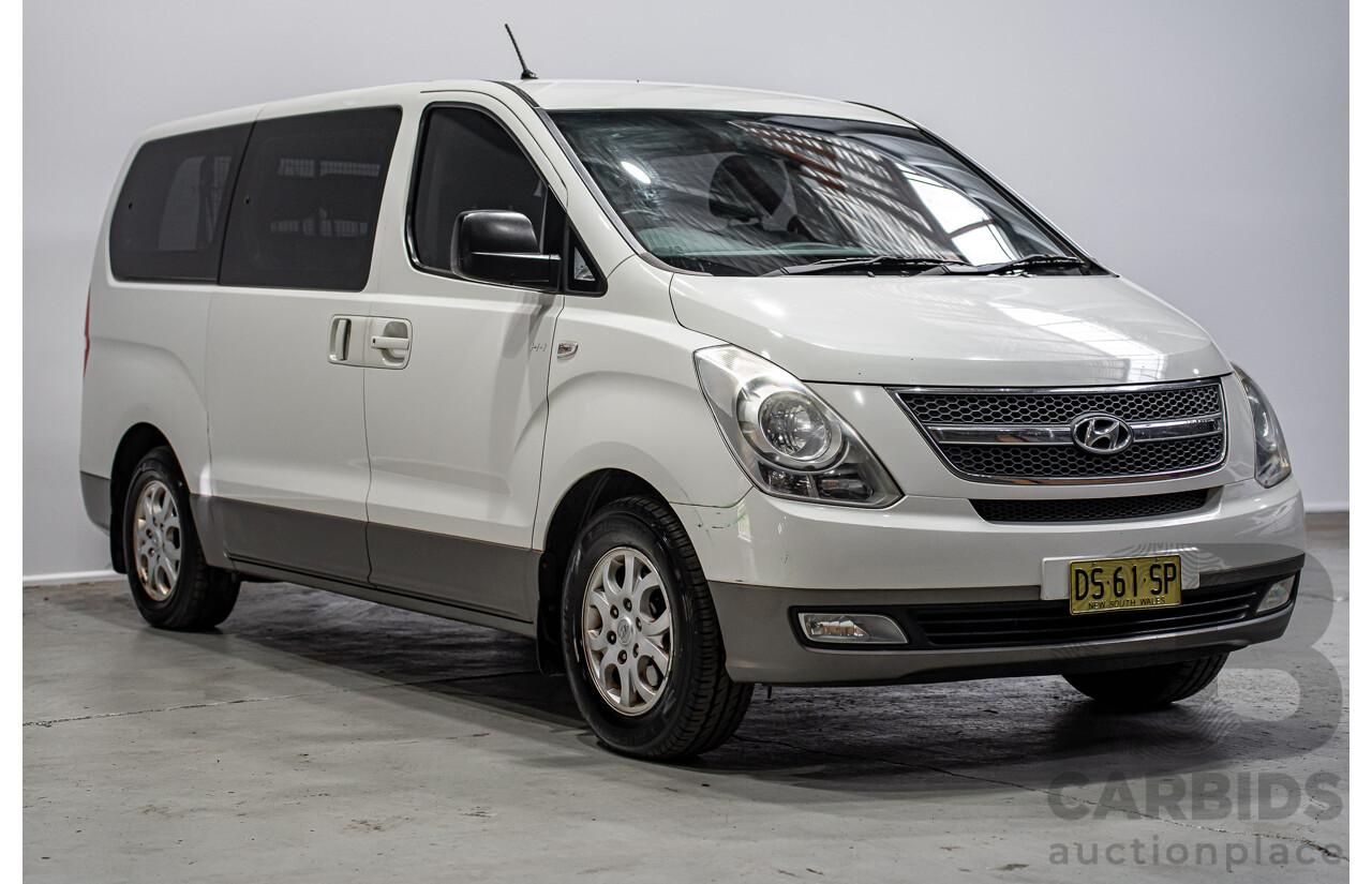 09/2011 Hyundai Imax TQ 4d Wagon White 2.4L