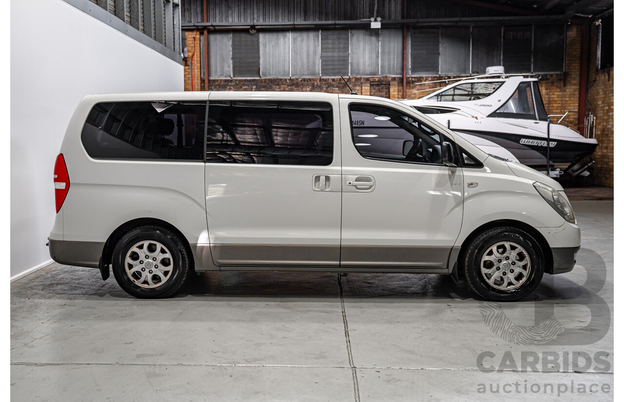 09/2011 Hyundai Imax TQ 4d Wagon White 2.4L