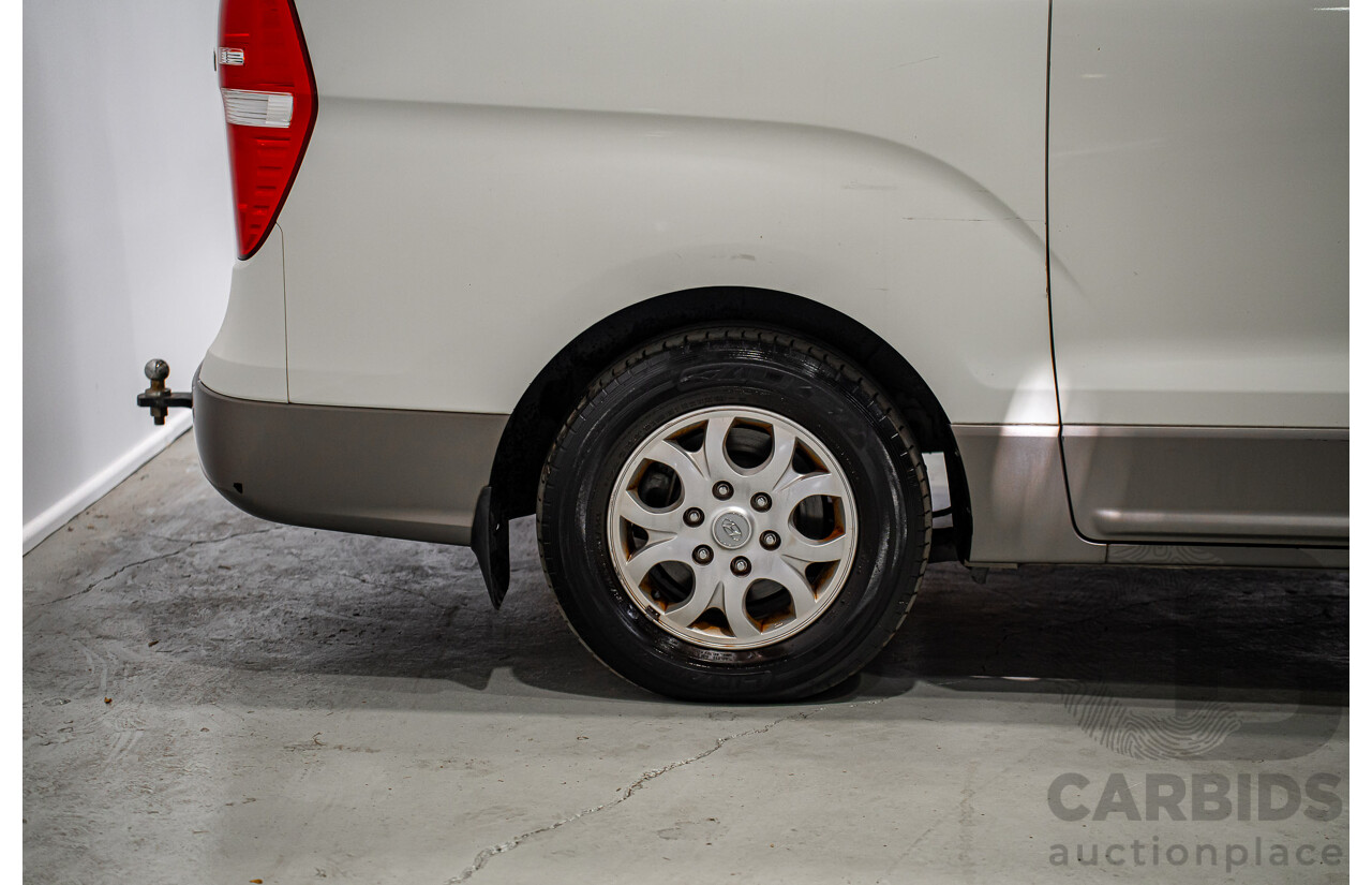 09/2011 Hyundai Imax TQ 4d Wagon White 2.4L