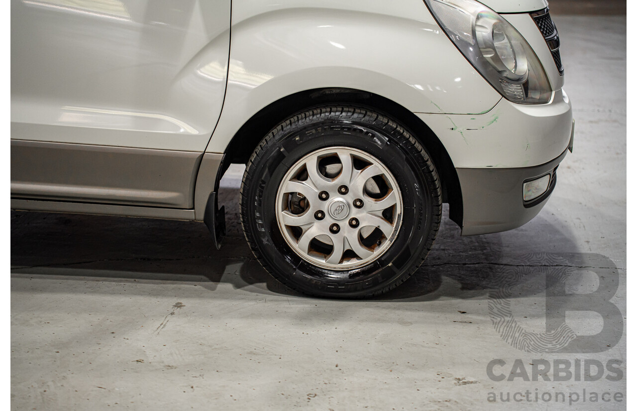 09/2011 Hyundai Imax TQ 4d Wagon White 2.4L
