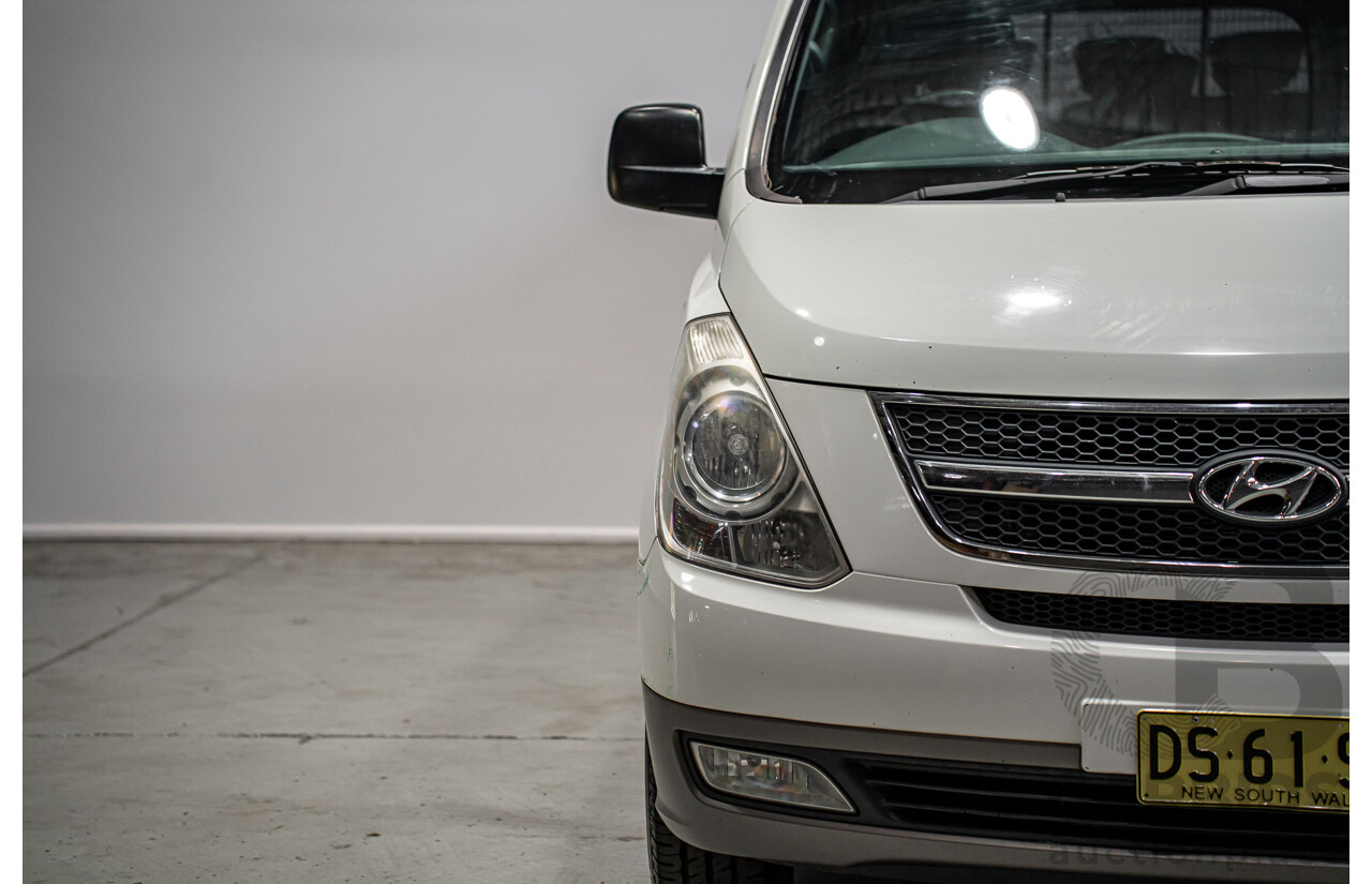 09/2011 Hyundai Imax TQ 4d Wagon White 2.4L