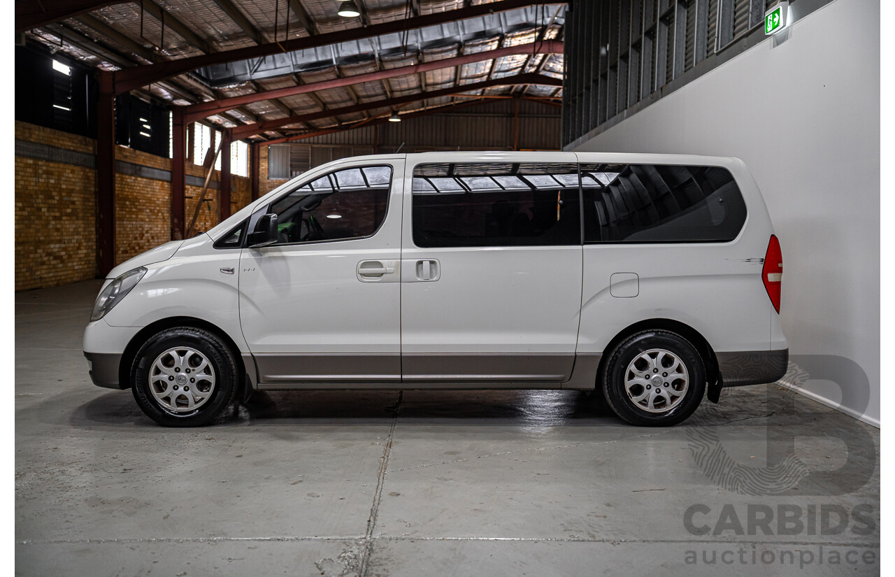 09/2011 Hyundai Imax TQ 4d Wagon White 2.4L