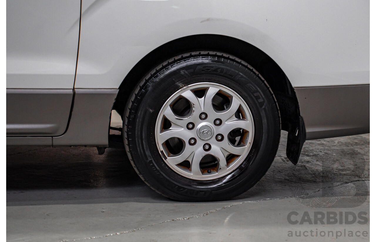 09/2011 Hyundai Imax TQ 4d Wagon White 2.4L