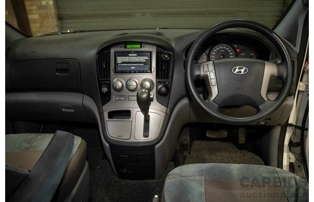 09/2011 Hyundai Imax TQ 4d Wagon White 2.4L