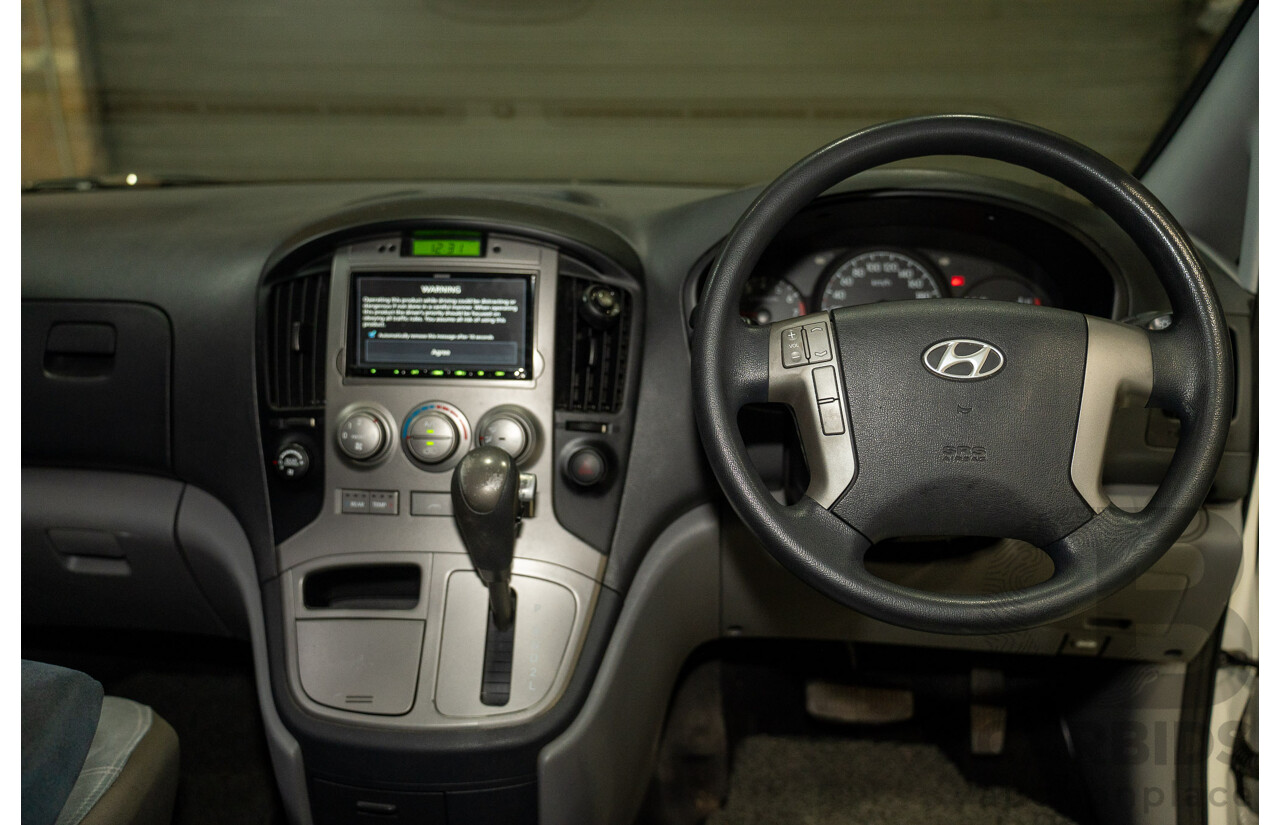 09/2011 Hyundai Imax TQ 4d Wagon White 2.4L