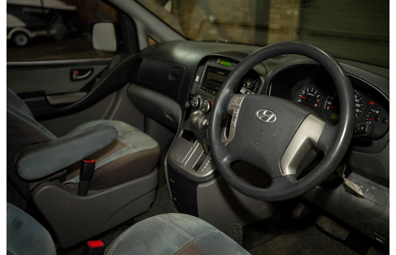 09/2011 Hyundai Imax TQ 4d Wagon White 2.4L
