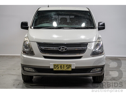 09/2011 Hyundai Imax TQ 4d Wagon White 2.4L