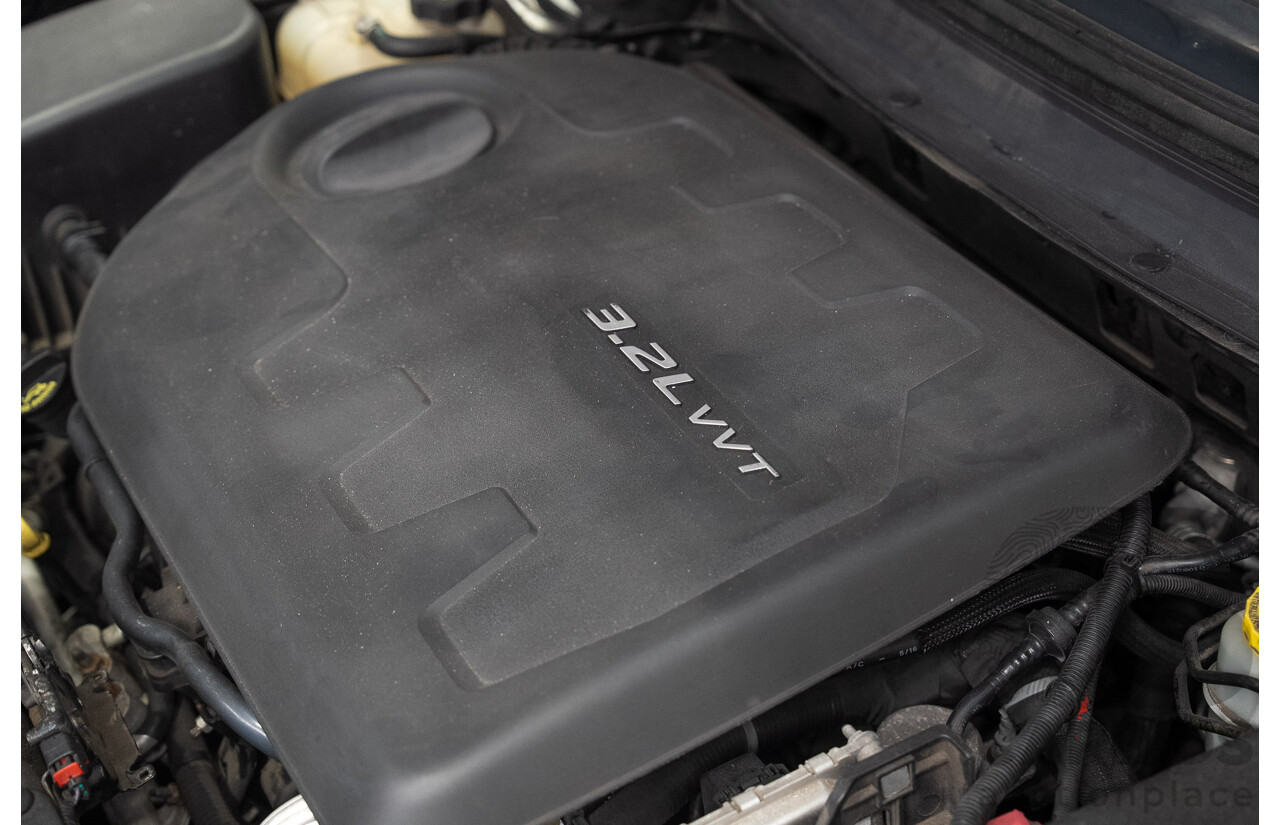 09/2014 Jeep Cherokee LONGITUDE (4x4) KL MY15 4d Wagon Black 3.2L