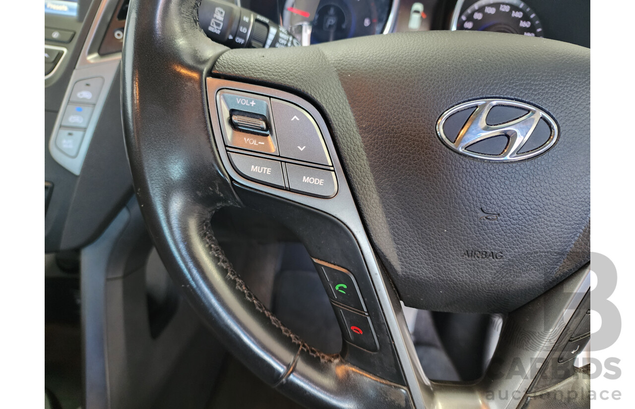 01/2015 Hyundai Santa Fe Highlander CRDi (4x4) DM MY15 4d Wagon White 2.2L