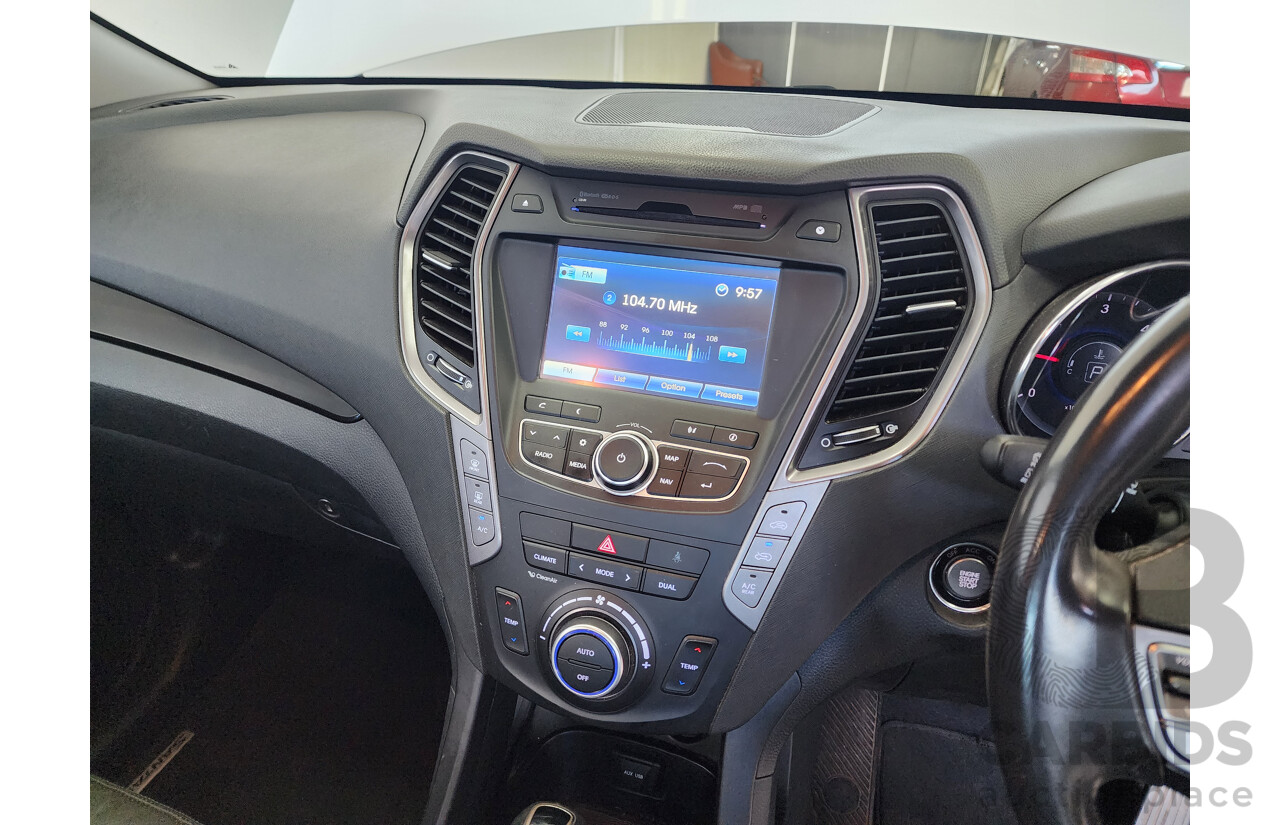 01/2015 Hyundai Santa Fe Highlander CRDi (4x4) DM MY15 4d Wagon White 2.2L