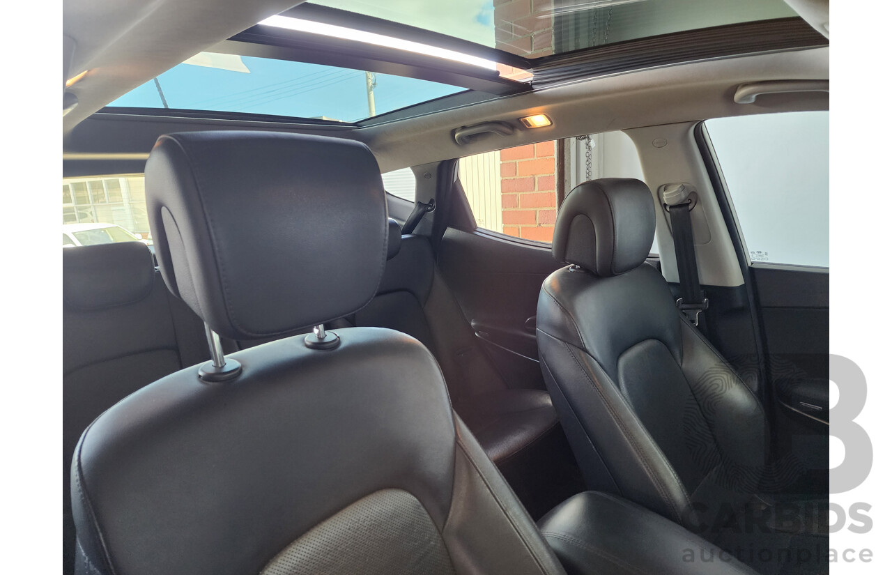 01/2015 Hyundai Santa Fe Highlander CRDi (4x4) DM MY15 4d Wagon White 2.2L