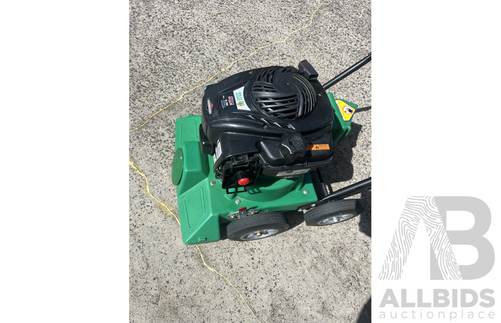 BILLY GOAT (LB352) Residential Lawn & Litter Vaccum