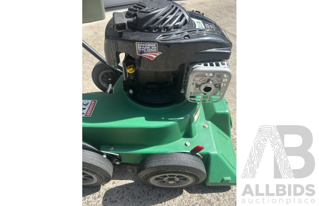 BILLY GOAT (LB352) Residential Lawn & Litter Vaccum