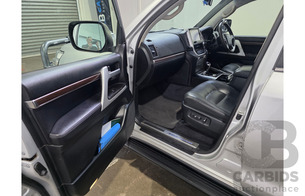 07/2017 Toyota Landcruiser VX (4x4) VDJ200R MY16 4d Wagon Silver 4.5L