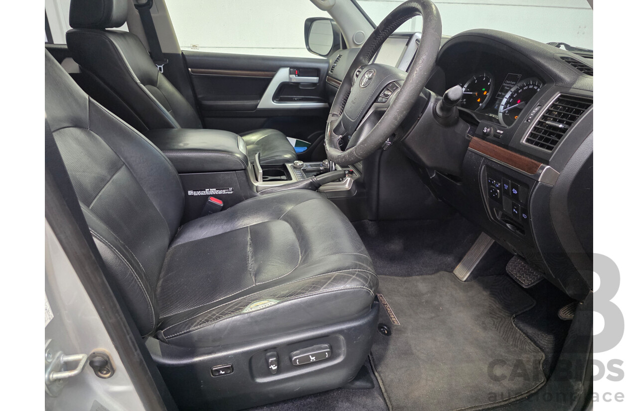 07/2017 Toyota Landcruiser VX (4x4) VDJ200R MY16 4d Wagon Silver 4.5L