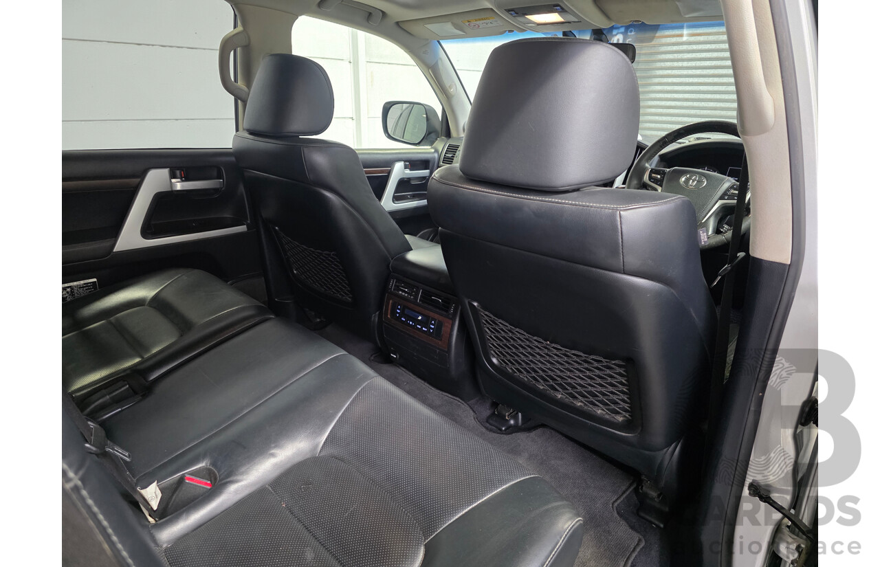 07/2017 Toyota Landcruiser VX (4x4) VDJ200R MY16 4d Wagon Silver 4.5L