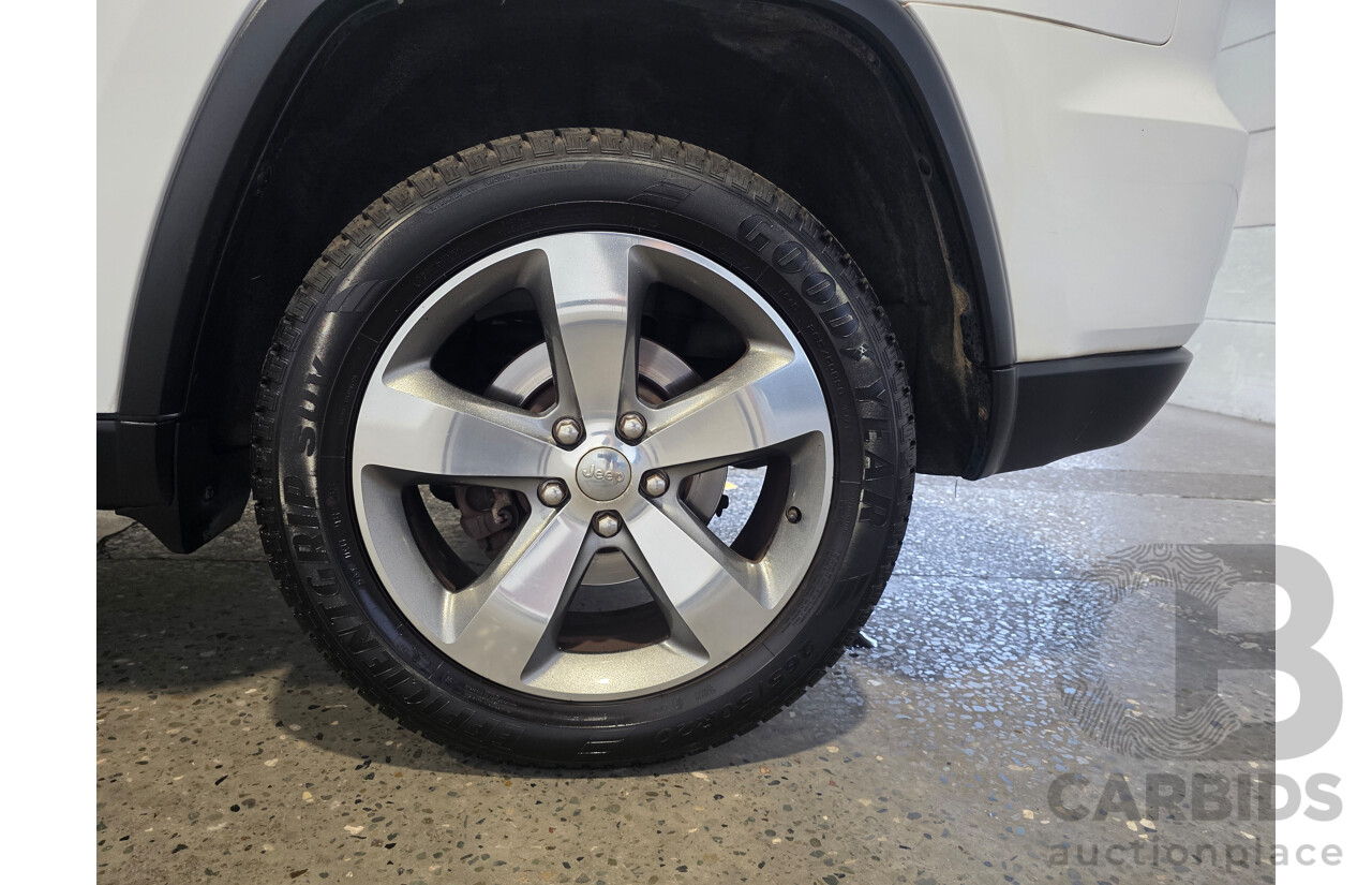 08/2013 Jeep Grand Cherokee LIMITED (4x4) WK MY14 4d Wagon White 3.6L