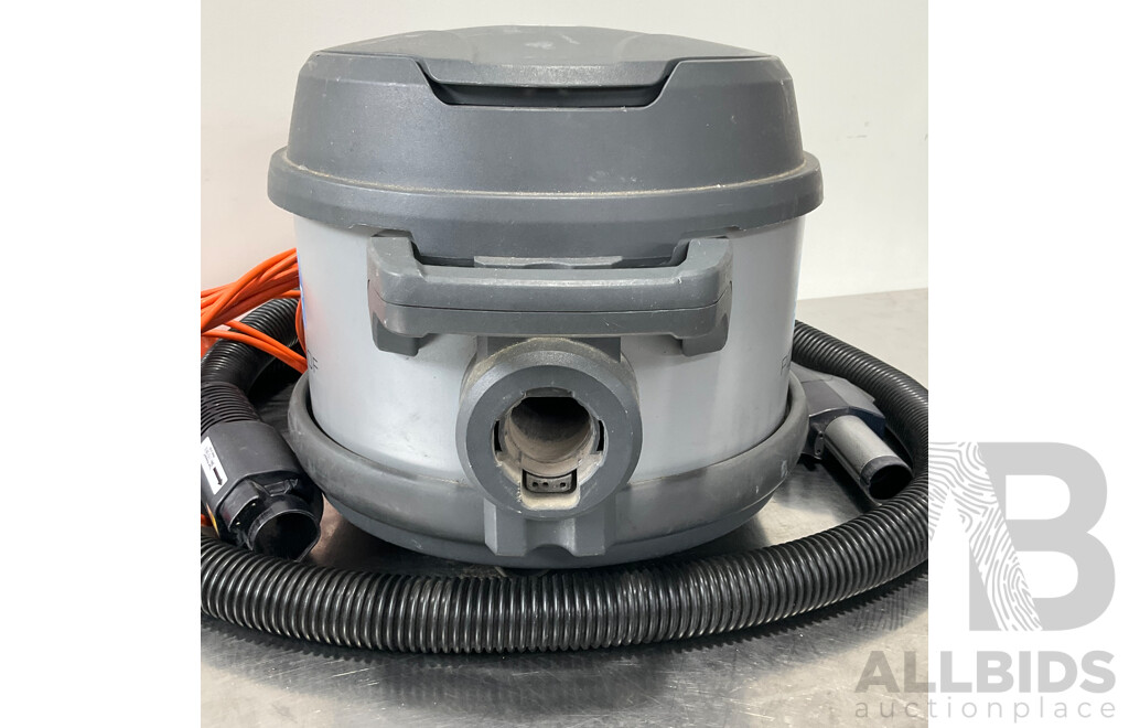 SAUBER Commercial PowerProf SCP-9000 Cannister Vaccum Cleaner with Spare Dust Bags & Cleaning Attachments