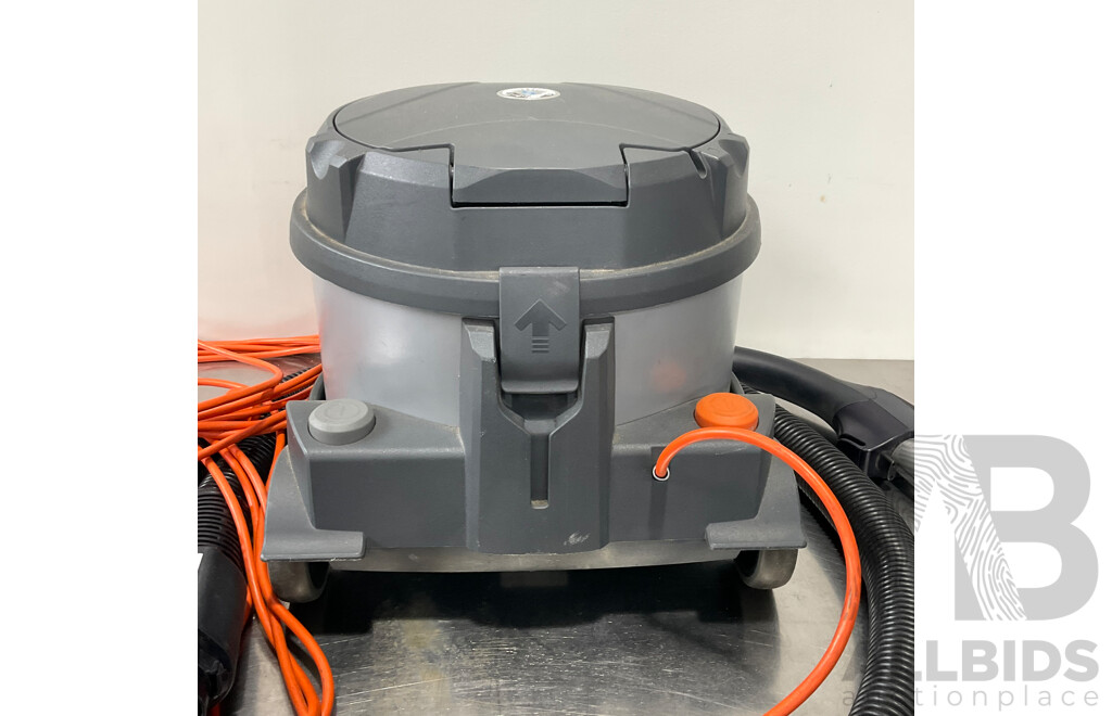 SAUBER Commercial PowerProf SCP-9000 Cannister Vaccum Cleaner with Spare Dust Bags & Cleaning Attachments