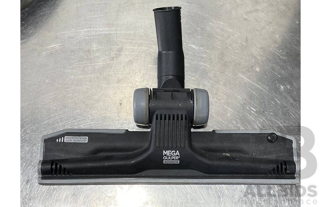 SAUBER Commercial PowerProf SCP-9000 Cannister Vaccum Cleaner with Spare Dust Bags & Cleaning Attachments