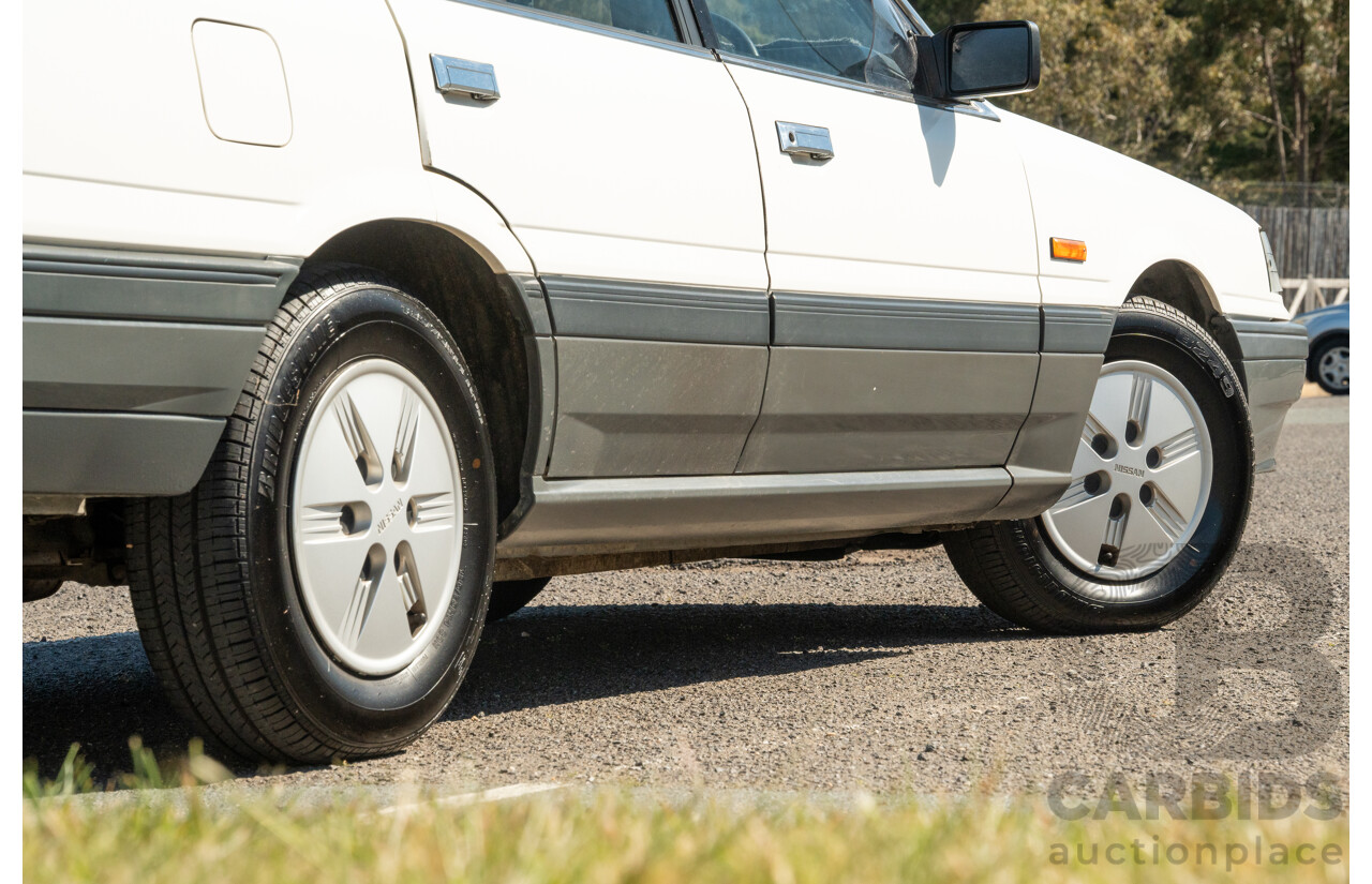 5/1990 Nissan Skyline GXE R31 4d Sedan White 3.0L