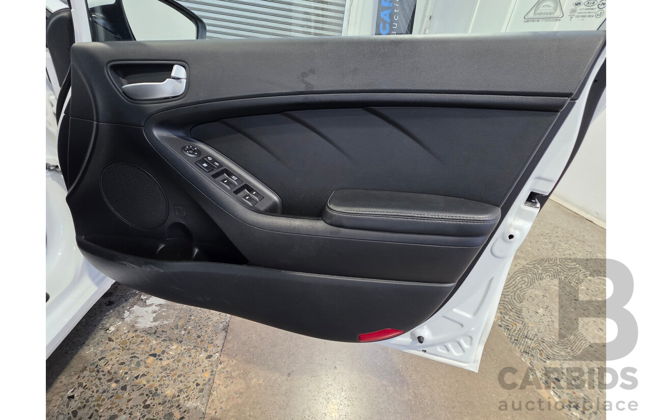 05/2015 Kia Cerato S YD MY15 5d Hatchback White 1.8L