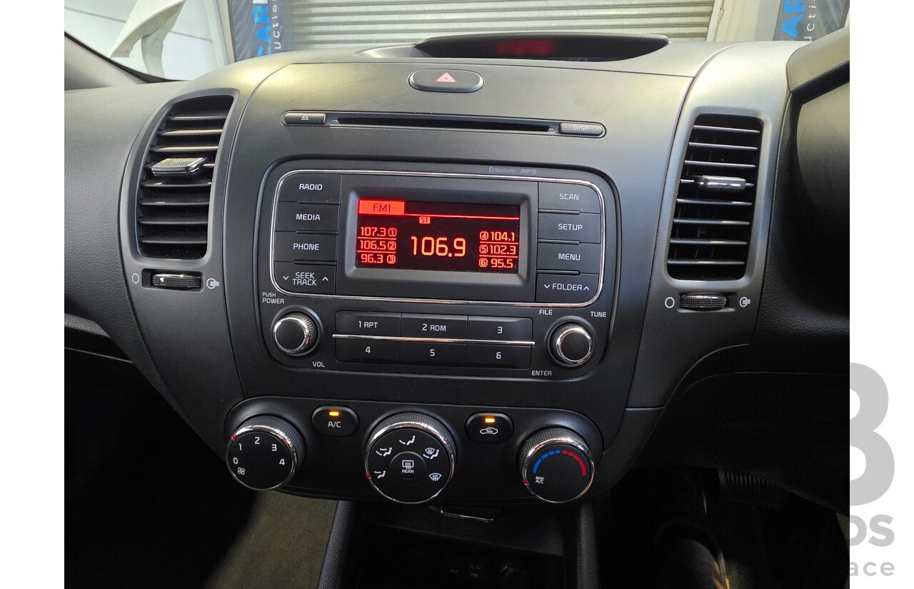 05/2015 Kia Cerato S YD MY15 5d Hatchback White 1.8L