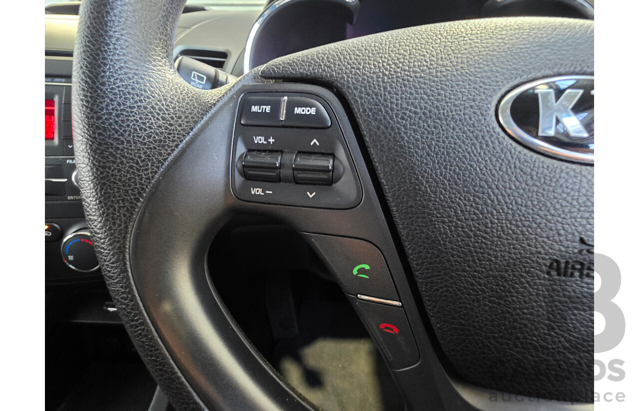 05/2015 Kia Cerato S YD MY15 5d Hatchback White 1.8L