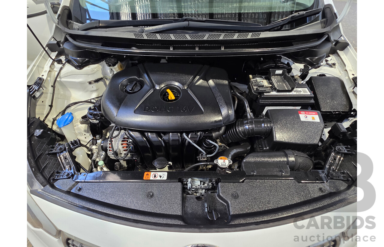 05/2015 Kia Cerato S YD MY15 5d Hatchback White 1.8L