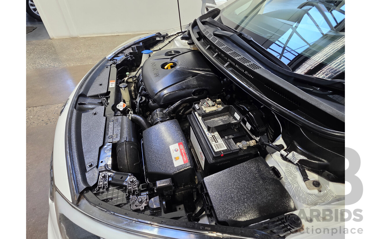 05/2015 Kia Cerato S YD MY15 5d Hatchback White 1.8L