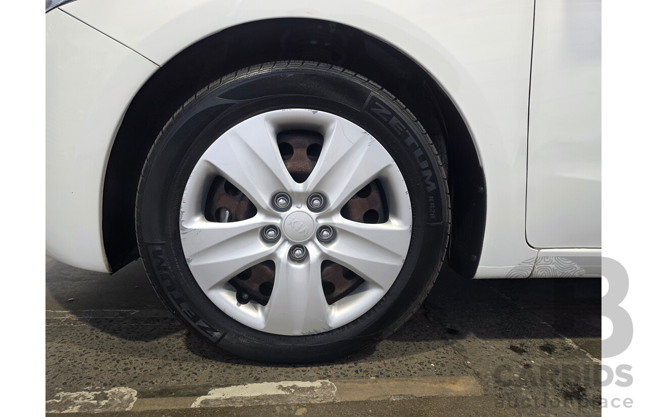 05/2015 Kia Cerato S YD MY15 5d Hatchback White 1.8L
