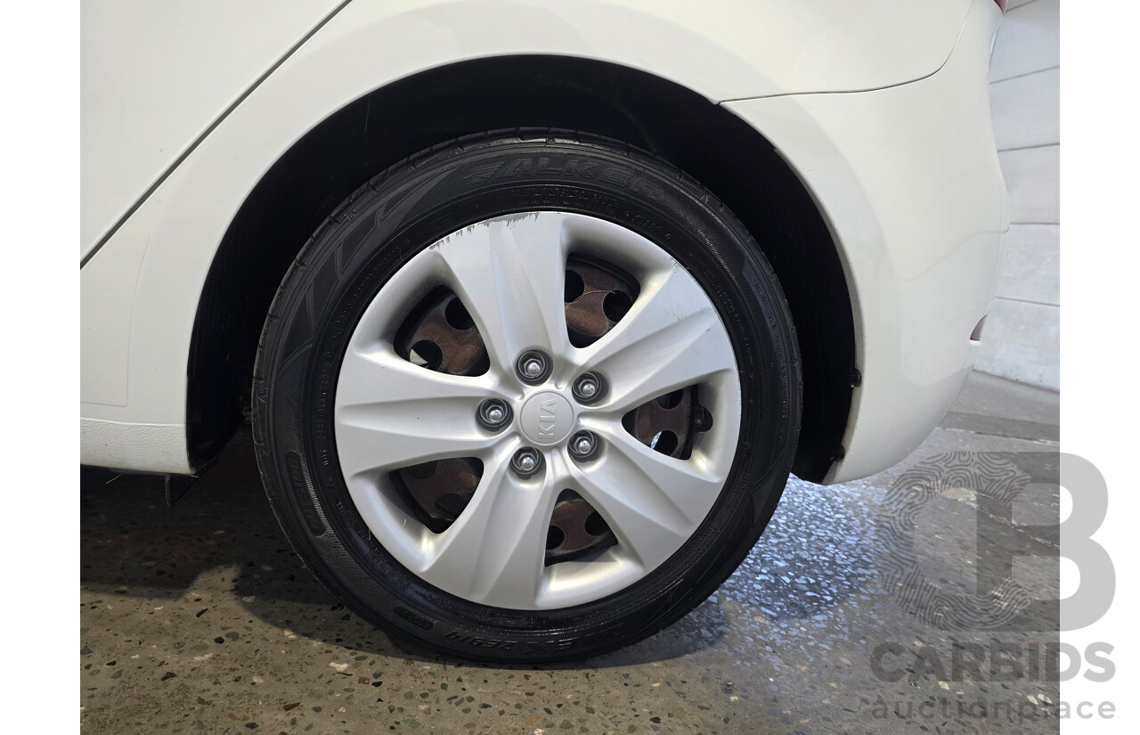05/2015 Kia Cerato S YD MY15 5d Hatchback White 1.8L