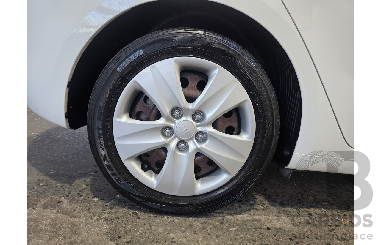 05/2015 Kia Cerato S YD MY15 5d Hatchback White 1.8L