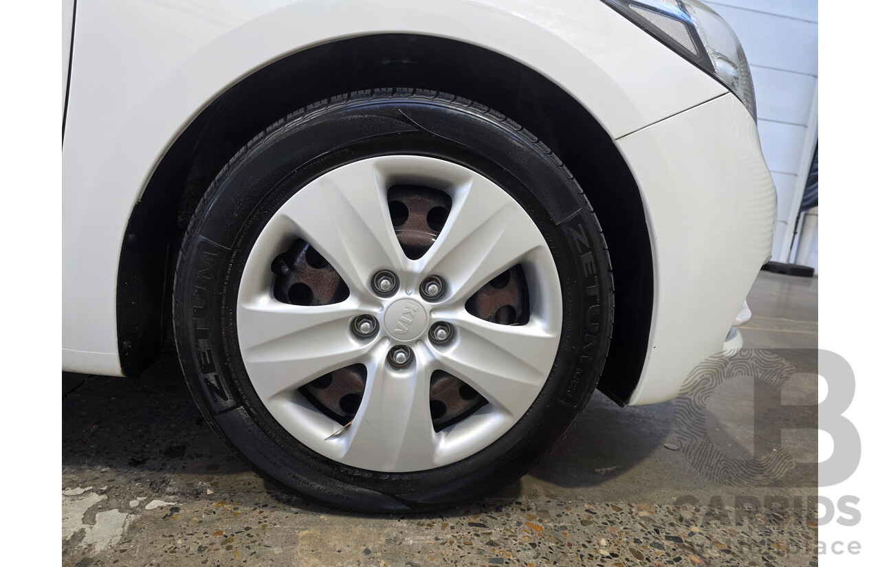05/2015 Kia Cerato S YD MY15 5d Hatchback White 1.8L