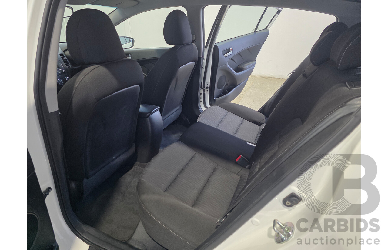 05/2015 Kia Cerato S YD MY15 5d Hatchback White 1.8L