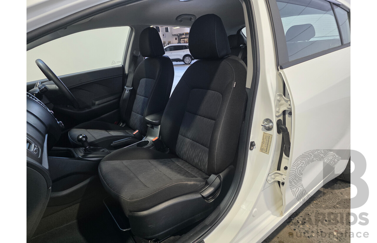 05/2015 Kia Cerato S YD MY15 5d Hatchback White 1.8L