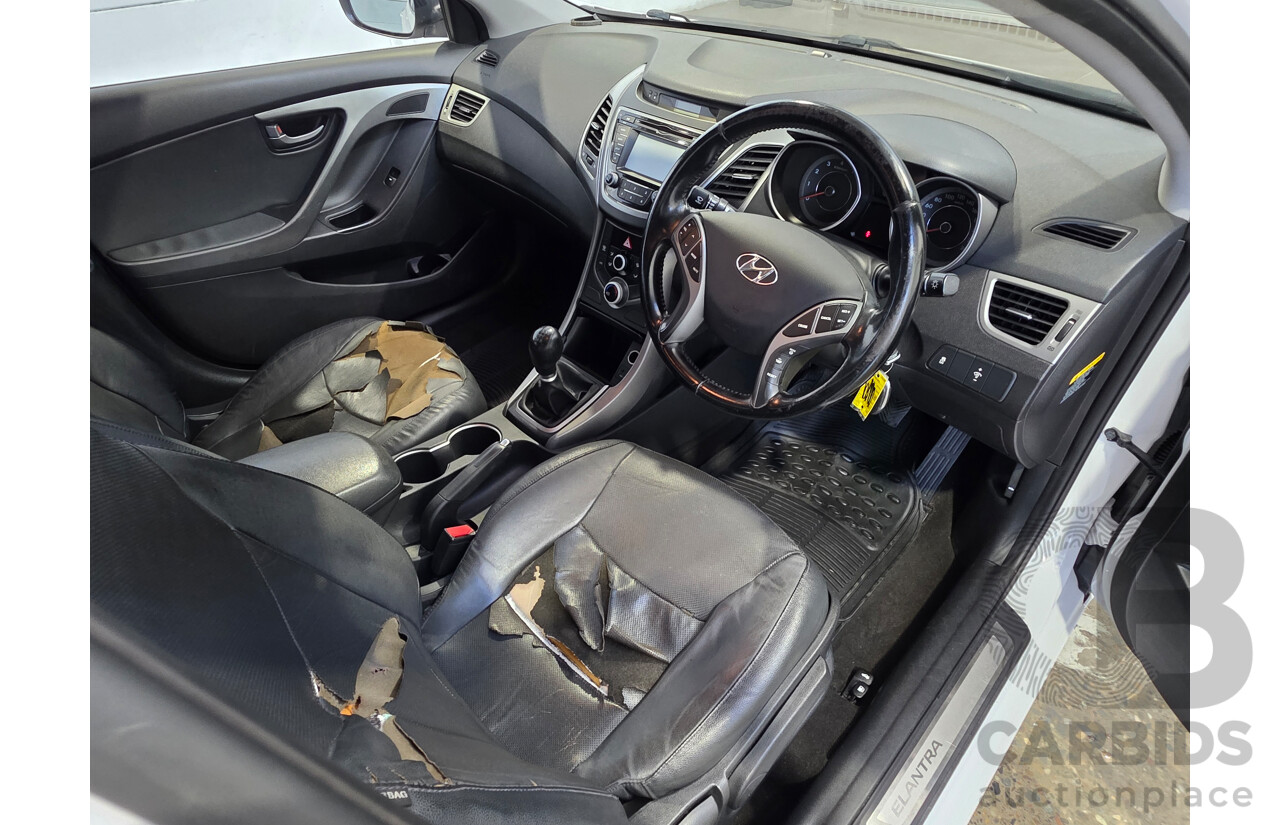 07/2015 Hyundai Elantra Active SPECIAL EDITION MD SERIES 2 (MD3) 4d Sedan White 1.8L