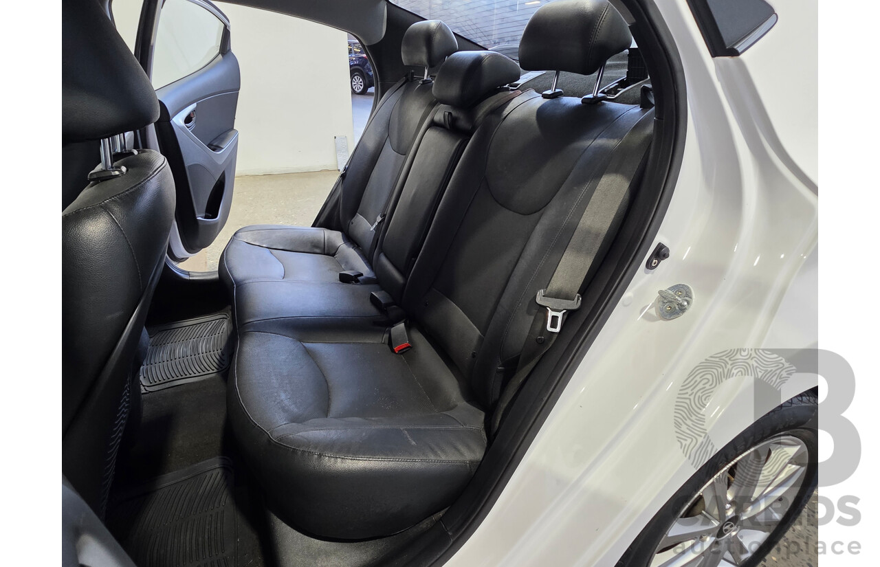 07/2015 Hyundai Elantra Active SPECIAL EDITION MD SERIES 2 (MD3) 4d Sedan White 1.8L
