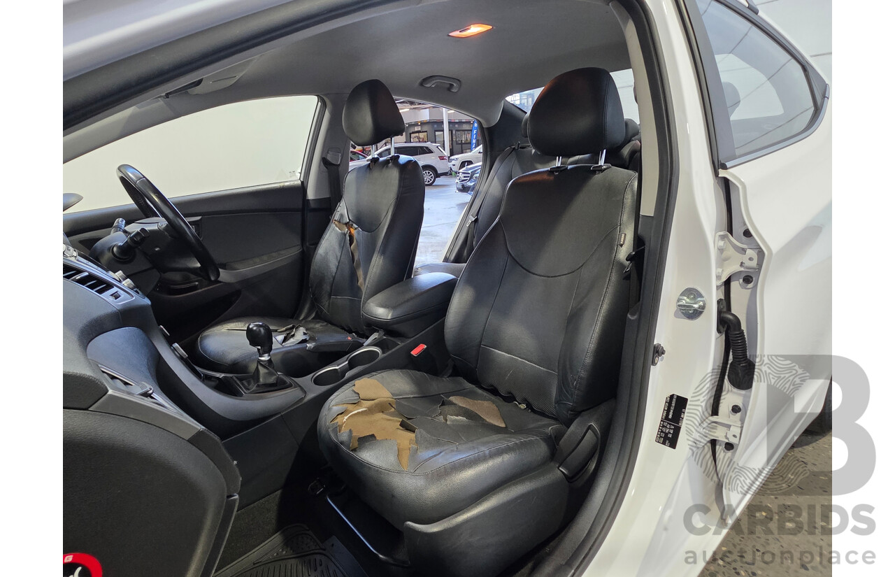 07/2015 Hyundai Elantra Active SPECIAL EDITION MD SERIES 2 (MD3) 4d Sedan White 1.8L